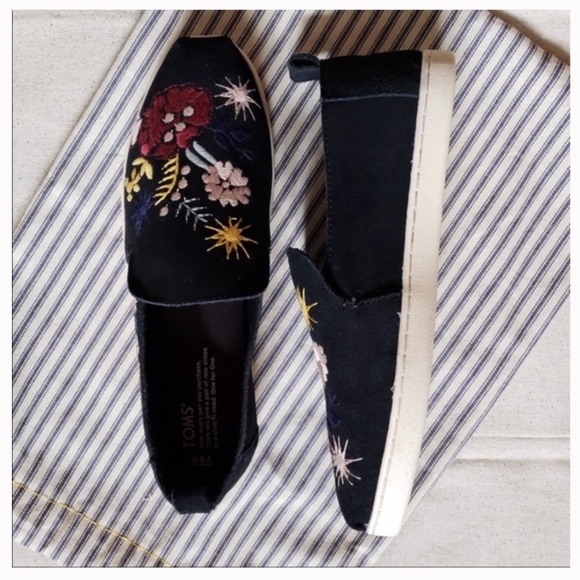 NEW Toms Embroidered Suede Slip-On Flats - Picture 2 of 4